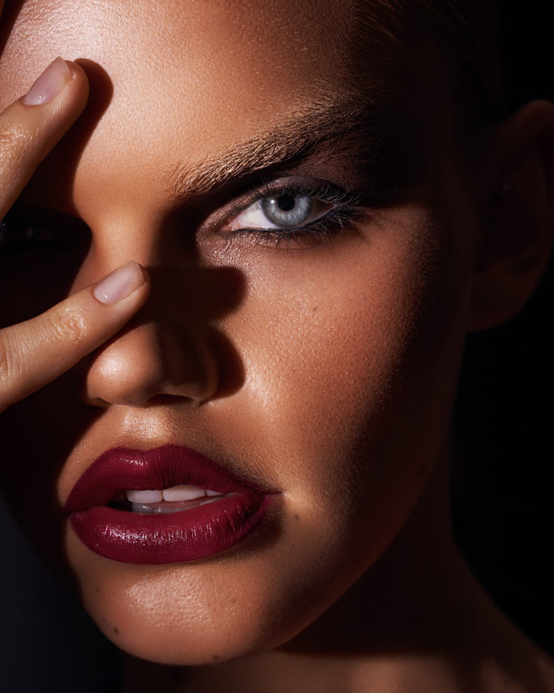 daphne-laan-harpers-vn-b-221111-027