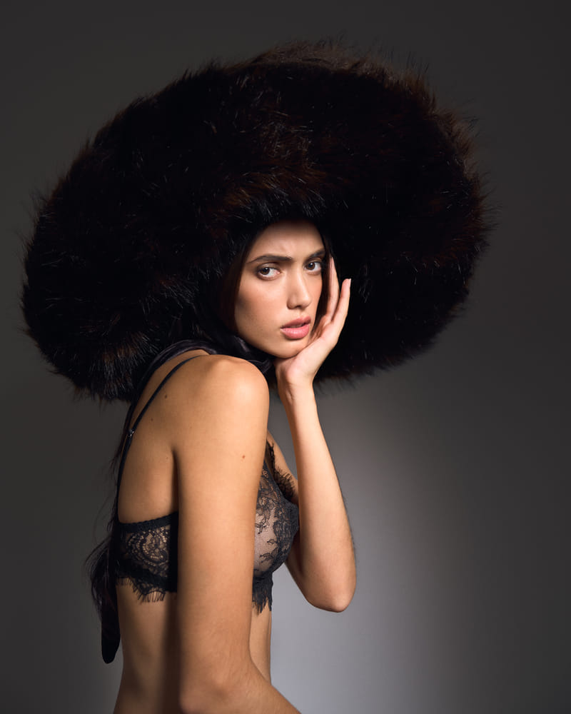 emma-jane-fhm-bg-d-241029-064