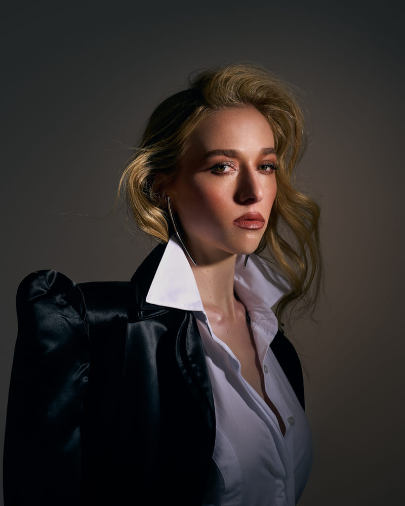 grace-connor-lofficiel-in-b-250423-023