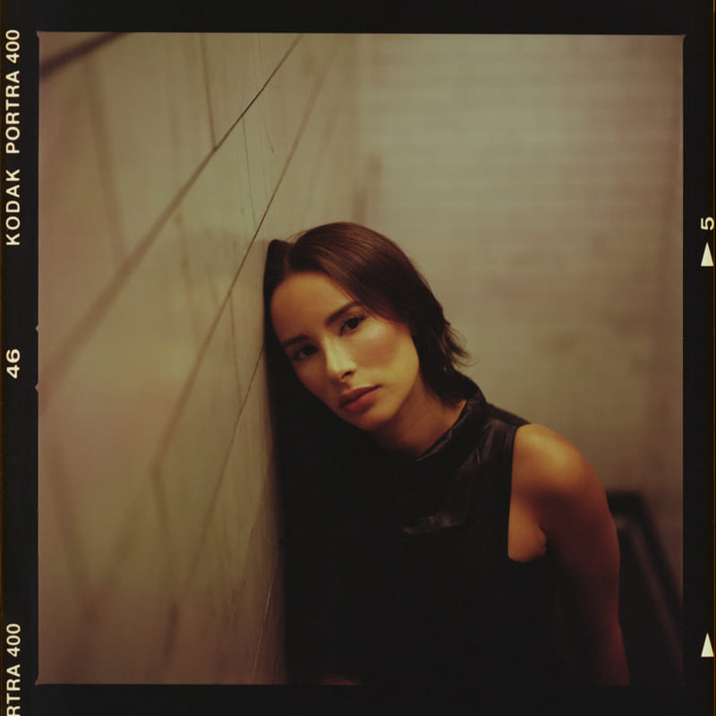 andrea-piecuch-elle-si-231116-fm41