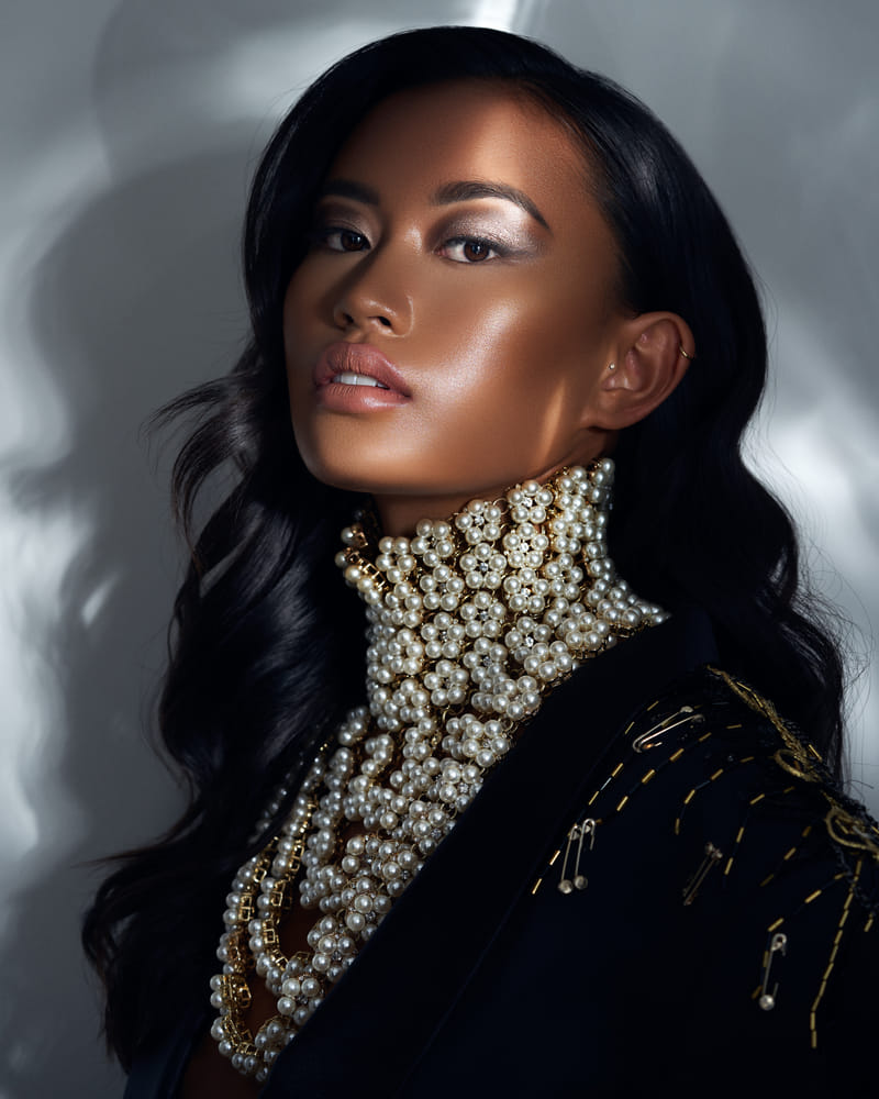 amber-abara-harpers-vn-b2-210722-011