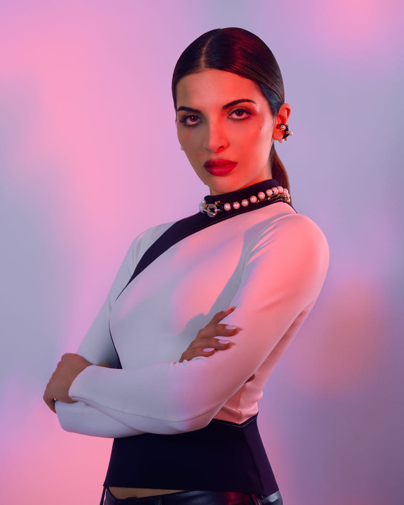 apollonia-persianis-glamour-bg-f-240210-005