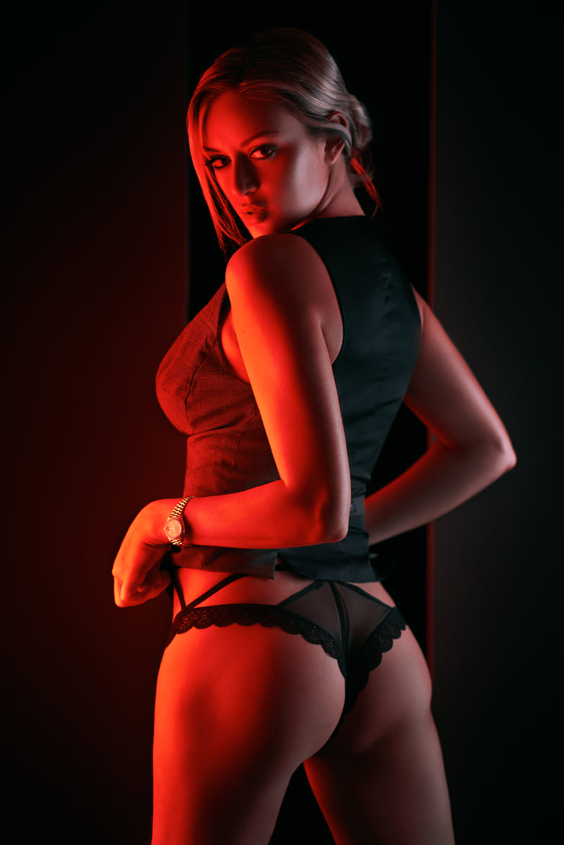 enticing-stories-b-190311-047