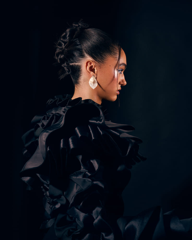 jacki-girard-harpers-vn-b-251026-076