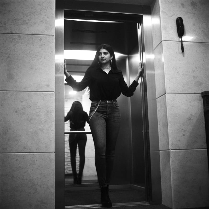 sheer-esha-181206-fm43